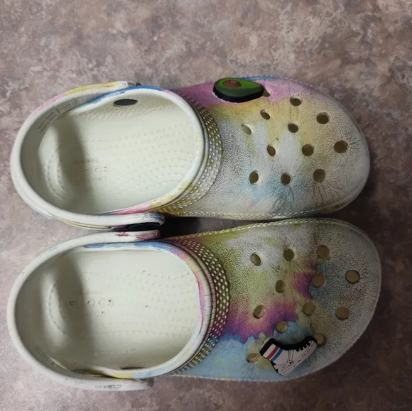 CROCS White Slippers with Classic Comfort Design - Picture 3 of 8